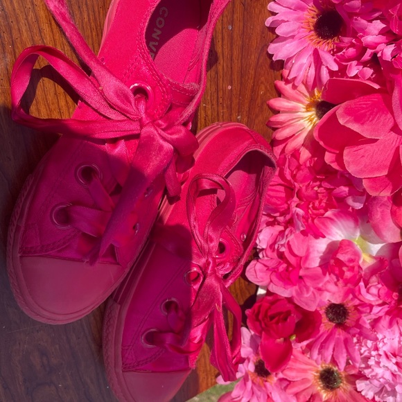 Pink converse - Picture 2 of 3